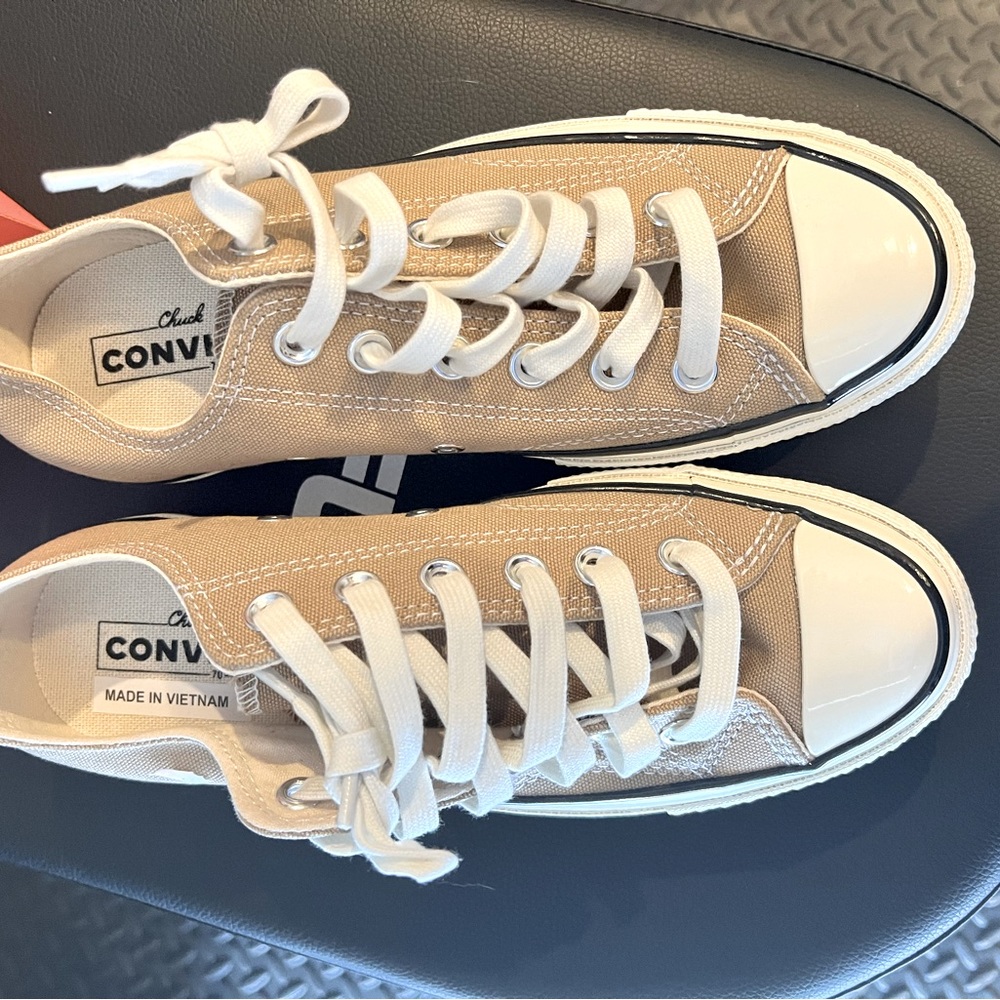 BNIB Converse Chucks Low in Khaki